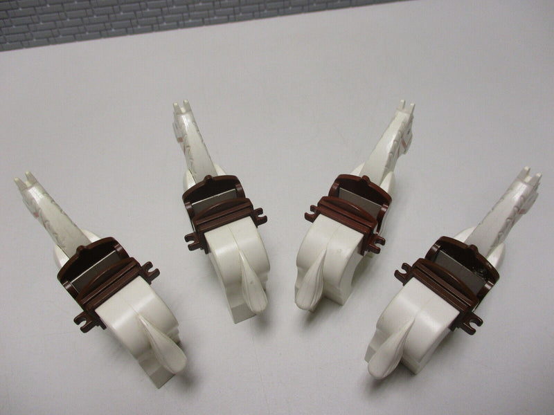 D10/12 ) Lego 4x Pferde weis mit braunem Sattel  Ritter Western Hobbit