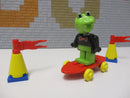 ( A10/7 ) Lego Fabuland Set Clive Crocodile Red Bow Tie on Skateboard ( 3721 )