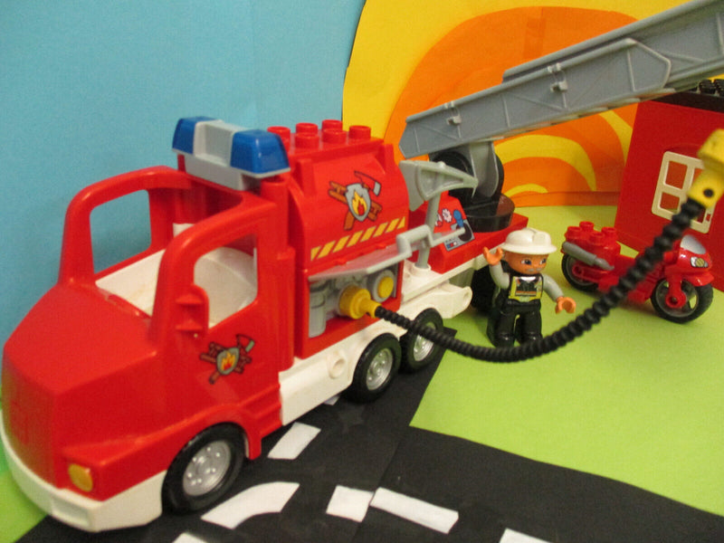 (RB17/2) LEGO Duplo Feuerwehr Set Löschfahrzeug Tank mit Saund Hubschrauber