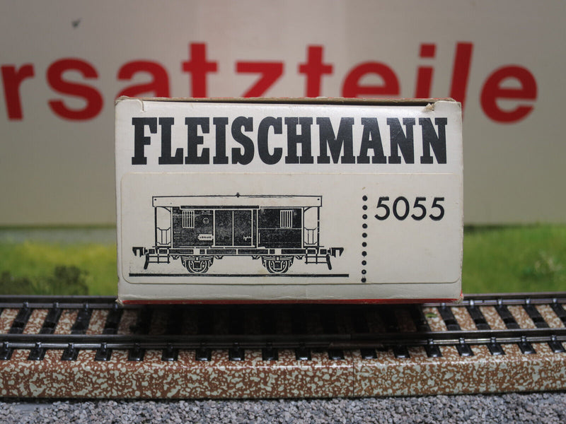 ( J10 / 3  ) Fleischmann 5055 Gepäckwagen H0 mit OVP guter Zustand