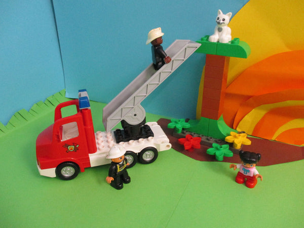 ( GB30 / 3 ) LEGO Duplo Feuerwehr Set Leiterfahrzeug Auto Figuren Katzen Rettung