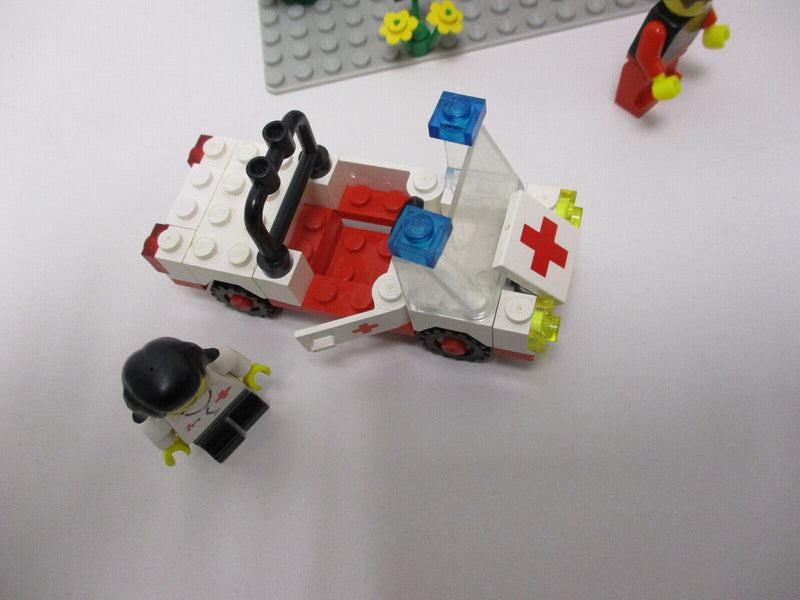 (A14) Lego 6364 Paramedic Unit Krankenhaus mit OVP & BA + 6629 Krankenwagen BA.