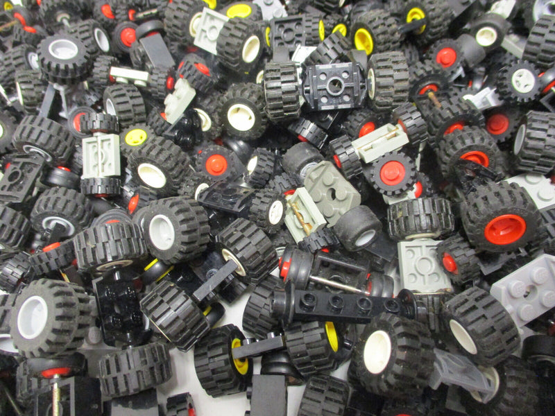 (H1) Lego 20 Achsen / Aufhängung mit Reifen / Räder Auto LKW Polizei Baustelle