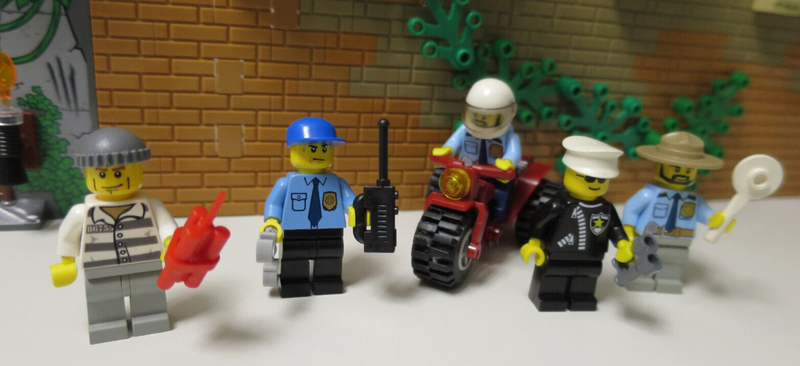 ( j8 / 1 - 2 ) LEGO 5 Minifiguren + Zubehör Polizei Dieb Motorrad Figuren City