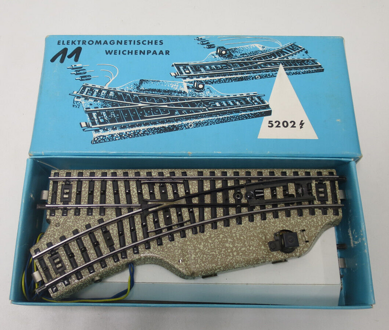 ( O8 / 11 )  Märklin 5117 elektr. Weichenpaar OVP  rechts & links geprüft  / GUT