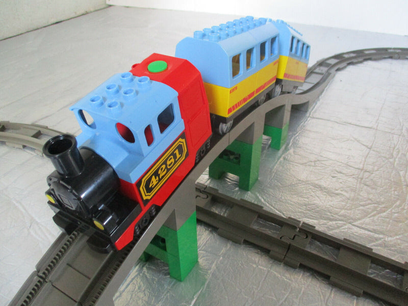 ( LK 5 ) LEGO Duplo Eisenbahn SET E-Lok  2 Waggons Brücke Schienen  Figuren