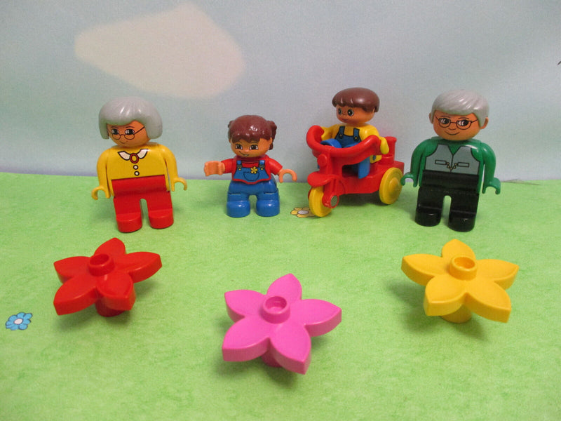 ( C10 / 3  ) LEGO Duplo Figuren Familie Oma Opa Kinder Dreirad Blumen
