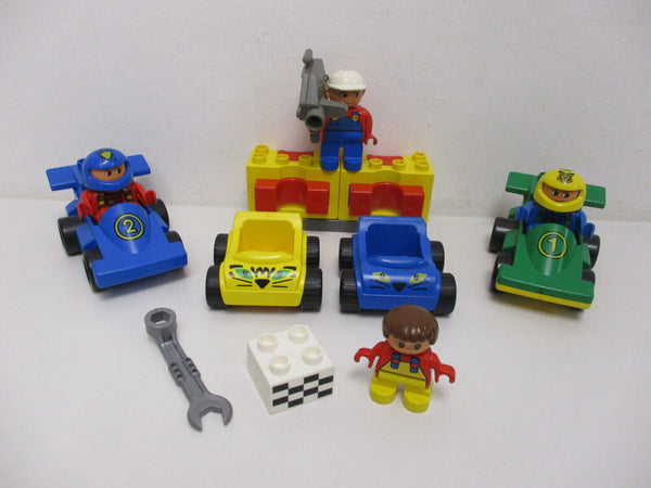 ( RB8/3 ) LEGO Duplo Race Action 4 Autos  2 Abschuss Rampen 3085