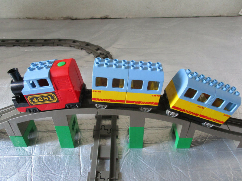 ( LK 5 ) LEGO Duplo Eisenbahn SET E-Lok  2 Waggons Brücke Schienen  Figuren